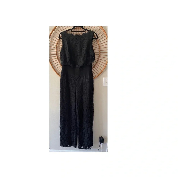 Tadashi Shoji Ariana Black Floral Lace Jumpsuit Sz 8 - Picture 1 of 13